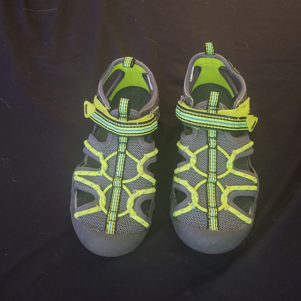 Boys flip flops